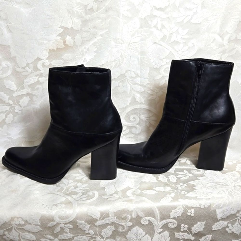 NINE & CO. Black Leather Heeled Western Look Ankle Boots - Picture 2 of 7